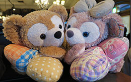 「ダッフィーのハートウォーミング・デイズ2019」のグッズ＆お菓子を紹介