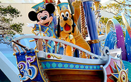 ミッキーとプルートが乗っているフロートの停止位置で撮影した「ドリーミング・アップ！」スペシャルバージョン紹介