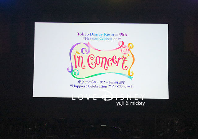 TDR35周年Happiest Celebration!イン・コンサートのステージ上にあるスクリーン