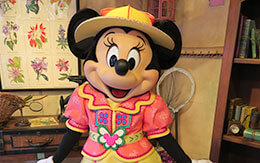 さっそくニューフェイスになったミッキーとミニーにご挨拶 in グリーティングトレイル