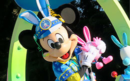 今年も&ldquo;うさたまチェイサー&rdquo;になったミッキー登場！イースター・パレード「うさたま大脱走！」2019
