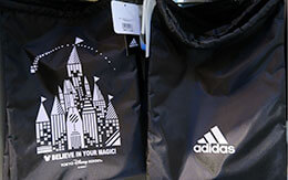 アディダスとTDRのスペシャルコラボ 人気必須のスポーツアイテム登場