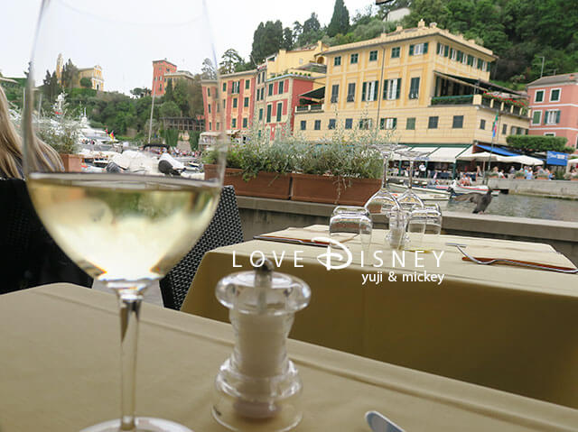 「ディズニークルーズ地中海+ローマ」ポルトフィーノのグルメ（レストラン）白ワイン