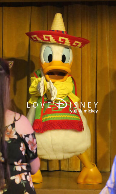 ディズニー・マジック号、メキシカン衣装を着たドナルドに会えるグリーティングショー「サルードスアミーゴスフィエスタ」その1