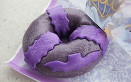 コウモリがポイントの食べ歩きスナック「スペシャルうきわまん（テリヤキチキン）」