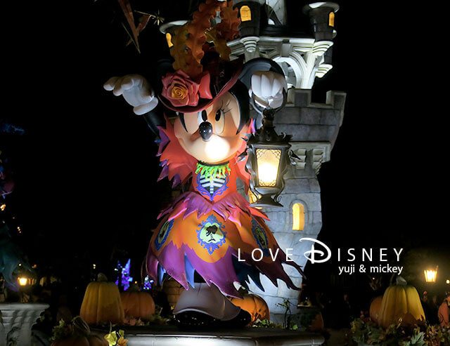 TDLハロウィーン2019夜景（ライトアップ）プラザにあるフォトロケーション（ミニー）