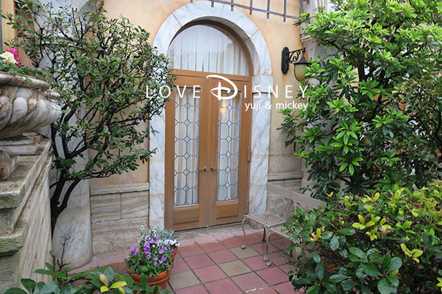 ホテルミラコスタ、ヴェネツィア・サイドにある客室「パラッツォパティオルーム」外から見た中庭