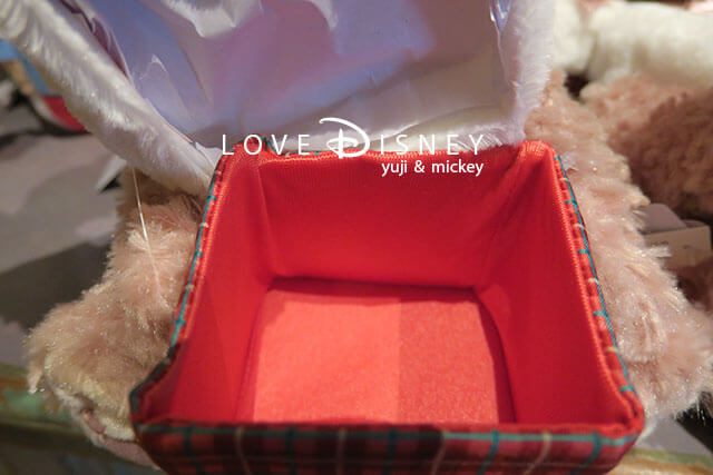プレゼントBOXを持ったシェリーメイのぬいぐるみ（ダッフィー＆フレンズのクリスマス2019のグッズ）