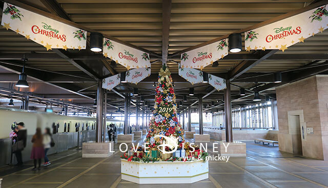 東京ディズニーシー・ステーションのツリー（ディズニーリゾートラインのディズニー・クリスマス2019のデコレーション）