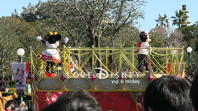 ベリー・ミニー・リミックスのプラザ（6回目の停止位置）、ミッキー（ミニーとプルート）が乗っているフロート