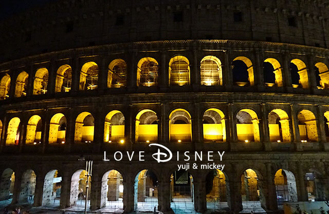 ローマ市内にある観光施設、コロッセオ（夜景）