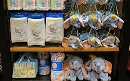 パステルカラーが特徴的な「ダンボ」の世界観をイメージしたグッズ（生活用品）