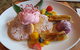 【スティッチやエンジェルのファン必見】可愛いハワイアン風のパンケーキで南国気分を味わおう！