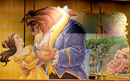 TDLアトラクション「美女と野獣&ldquo;魔法のものがたり&rdquo;」をイメージしたグッズ40種類紹介