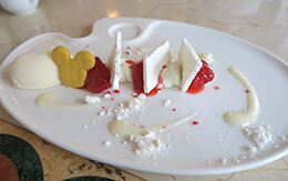 【TDSクリスマス限定グルメ】ヴェネツアの街並みが見えるテラス席でワインと共に