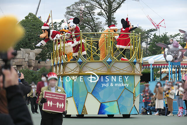 クリスマス衣装を着たミッキー達に会って来た ミッキー フレンズのグリーティングパレード 鑑賞レポ Love Disney