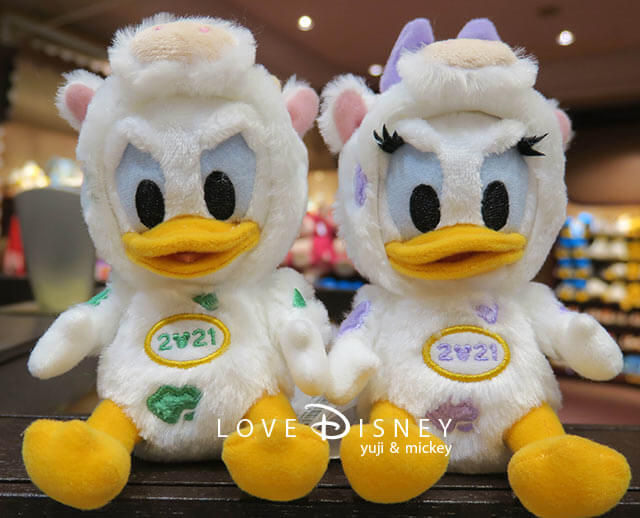 ミッキー フレンドが牛になって登場 21年の干支グッズ ぬいぐるみ ぬいぐるみバッジ 紹介 Love Disney