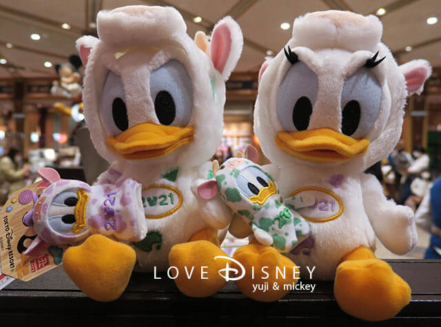 ミッキー フレンドが牛になって登場 21年の干支グッズ ぬいぐるみ ぬいぐるみバッジ 紹介 Love Disney