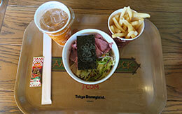 「ローストビーフの冷やし麺」がセットになった夏グルメ in キャンプ・ウッドチャック・キッチン