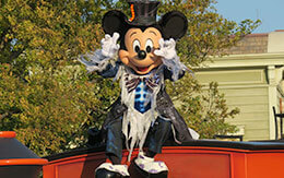 「ミッキー＆フレンズのグリーティングパレード：ハロウィーンバージョン」 in 東京ディズニーランド