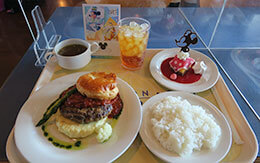 「トータリー・ミニーマウス」と「TDS20周年」がコラボしたスペシャルセットを紹介 in ホライズンベイ・レストラン