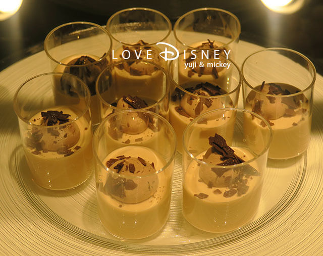 ディズニーアンバサダーホテル「シェフ・ミッキー」ディズニー・イースター2022ランチブッフェ、デザート（アールグレイティーとホワイトチョコレートのムース）