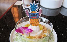 スティッチをイメージした夏仕様の「ディズニーキャラクタールーム・ハイティーセット」紹介