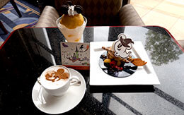 ハイピリオン・ラウンジ「ハロウィーンのケーキ＆スペシャルドリンク」2品を紹介