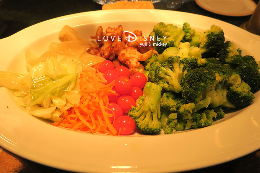 シャーウッドガーデン・レストラン「イヤーエンド＆ニューイヤー、ランチブッフェ」温かい料理（温野菜）