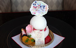 東京ディズニーリゾート年末年始グルメ「期間限定ケーキセット」と「スペシャルドリンク」を紹介 in ハイピリオン・ラウンジ