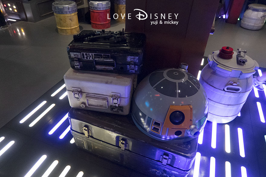 ディズニークルーズ・ウィッシュ号、ディズニー・オセアニア・クラブ（スター・ウォーズ：カーゴ・ベイの内装）