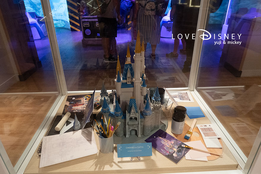 ディズニークルーズ・ウィッシュ号、ディズニー・オセアニア・クラブ（ウォルト・ディズニー・イマジニアリング・ラボ内の装飾）