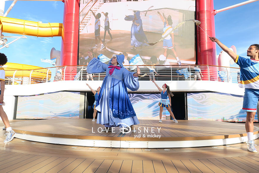 ディズニークルーズ・ウィッシュ号、出航パーティー（Set Sail on a Wish）フェアリーゴッドマザー