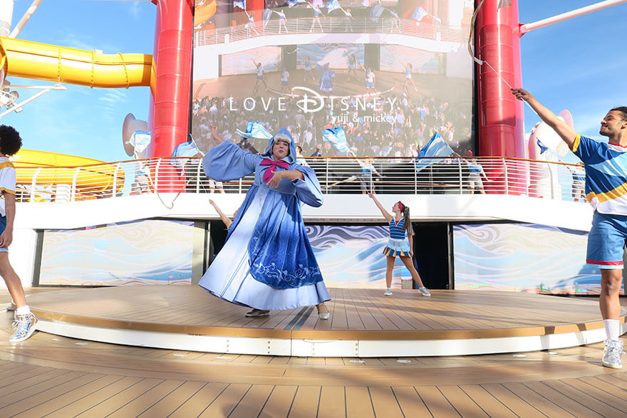 ディズニークルーズ・ウィッシュ号、出航パーティー（Set Sail on a Wish）フェアリーゴッドマザー