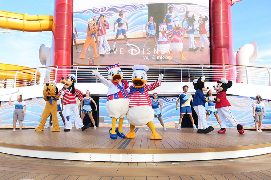 ディズニークルーズ・ウィッシュ号、出航パーティー（Set Sail on a Wish）ミッキー、ミニー、ドナルド、デイジー、プルート、グーフィー