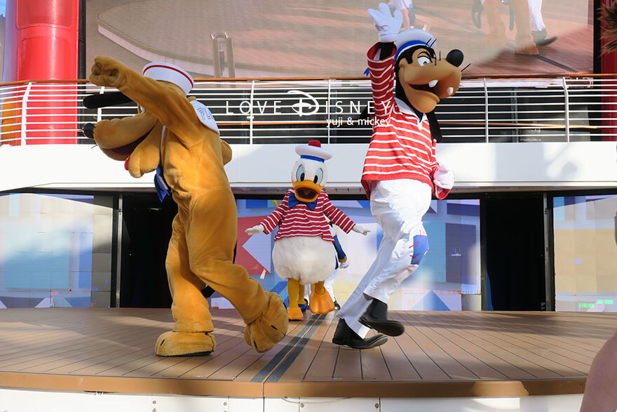 ディズニークルーズ・ウィッシュ号、出航パーティー（Set Sail on a Wish）ミッキー、ミニー、ドナルド、デイジー、プルート、グーフィー