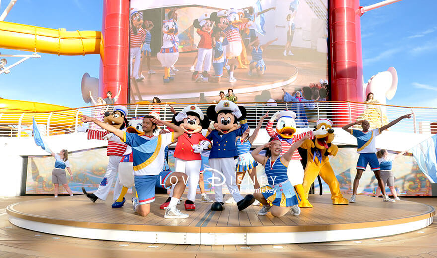 ディズニークルーズ・ウィッシュ号、出航パーティー（Set Sail on a Wish）ミッキー、ミニー、ドナルド、デイジー、プルート、グーフィー