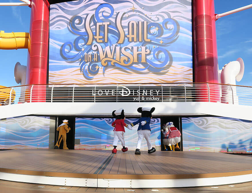 ディズニークルーズ・ウィッシュ号、出航パーティー（Set Sail on a Wish）ミッキー、ミニー、ドナルド、デイジー、プルート、グーフィー