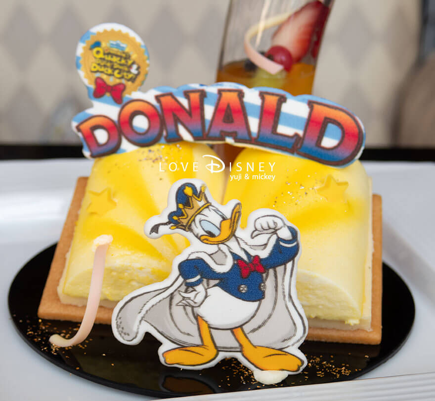 ハイピリオン・ラウンジ「ディズニー・パルパルーザ、ドナルドのクワッキー・ダック！ダック！ダックシティ！」期間限定ケーキセット