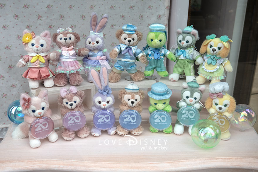 東京ディズニーシー、ダッフィー＆フレンズ20周年：カラフルハピネスのデコレーション（マクダックス・デパートメントストアのショーウィンドウ）その2