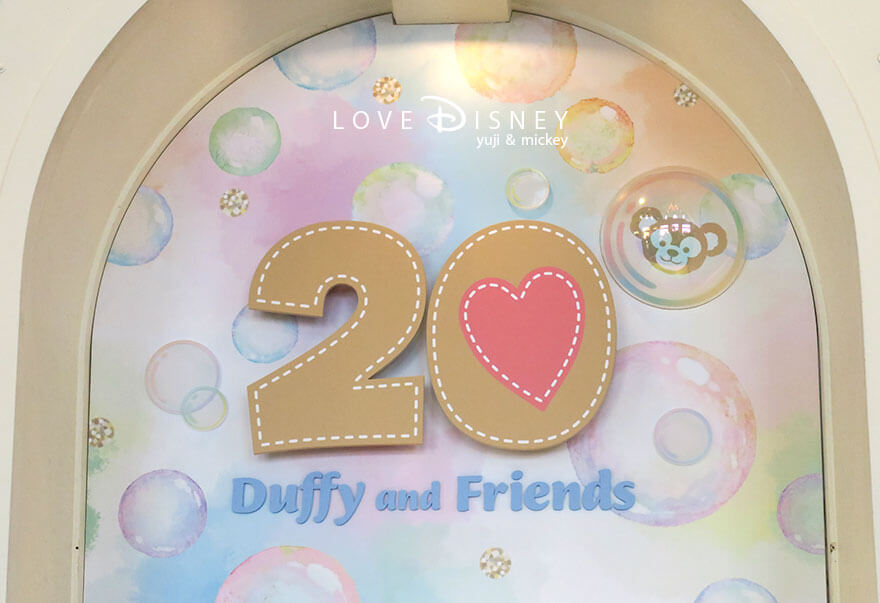 東京ディズニーシー、ダッフィー＆フレンズ20周年：カラフルハピネスのデコレーション（マクダックス・デパートメントストア店内）その4