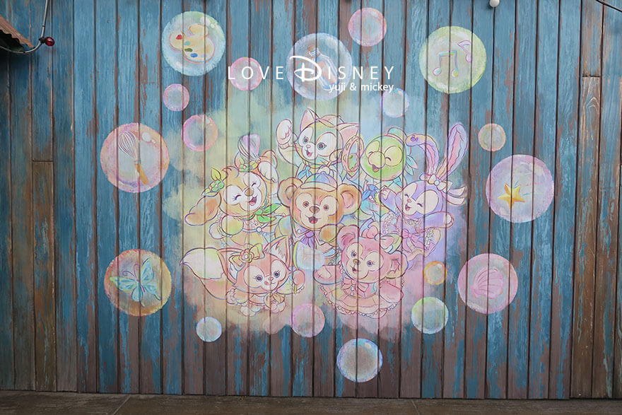 東京ディズニーシー、ダッフィー＆フレンズ20周年：カラフルハピネスのデコレーション（ミゲルズ・エルドラド・キャンティーナ横）その1