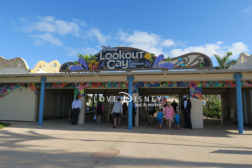 ディズニークルーズ・ウィッシュ号、「ライトハウス・ポイントのディズニー・ルックアウト・ケイ」入口付近（その1）