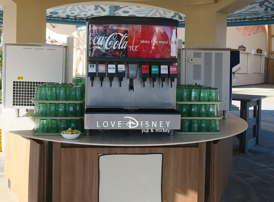 ディズニークルーズ・ウィッシュ号、「ライトハウス・ポイントのディズニー・ルックアウト・ケイ」ドリンクバー
