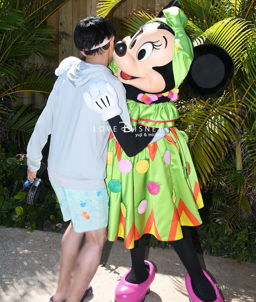 ディズニークルーズ・ウィッシュ号、ライトハウス・ポイントのディズニー・ルックアウト・ケイ、キャラクターグリーティング（ミニーマウス）ペアショット