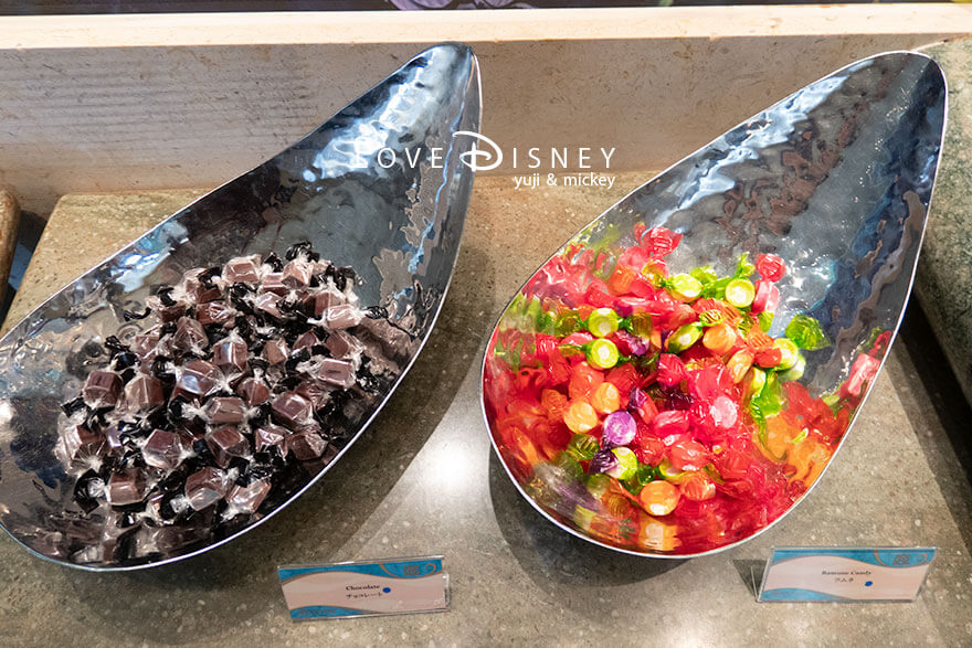 東京ディズニーシー・ホテルミラコスタ、オチェーアノ「ダッフィー＆フレンズのフィルド・ウィズ・ジョイ！ブッフェ」デザート（チョコレート/ラムネ）