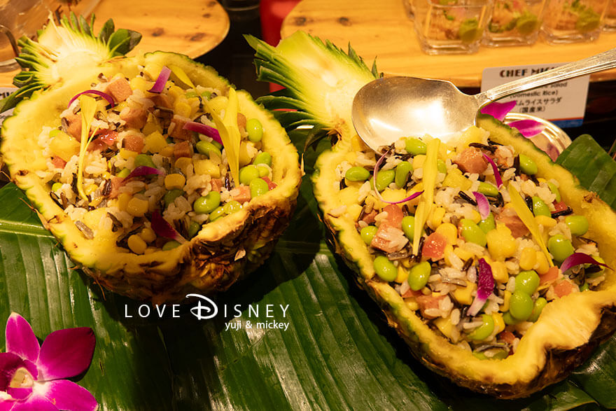 ディズニーアンバサダーホテル、シェフ・ミッキー「ハワイアンスタイル、ディナーブッフェ」冷たい料理（スパムライスサラダ）
