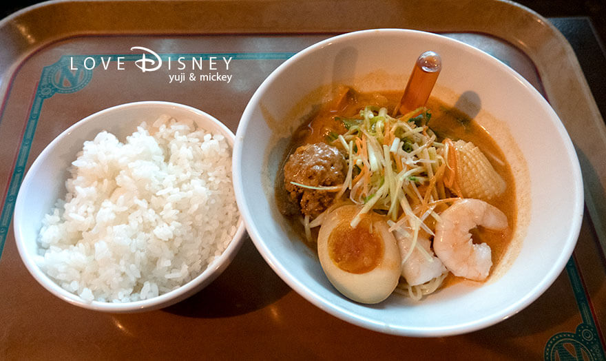 東京ディズニーシー夏グルメ、レストラン「ヴォルケイニア・レストラン」冷やし担担麺とライス