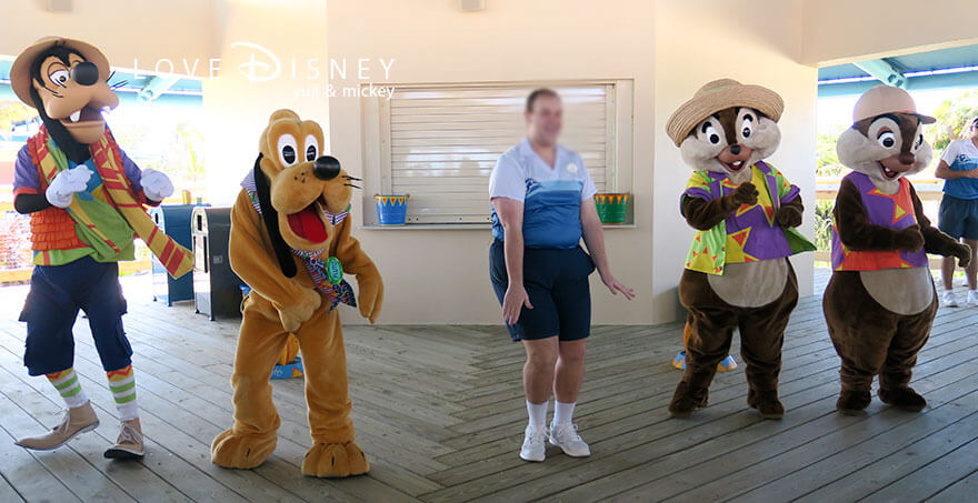 ディズニー・ルックアウト・ケイのエンターテイメント「ディズニー・ファン・イン・ザ・サン・ビーチバッシュ」グーフィー、プルート、チップ&デール(その2)