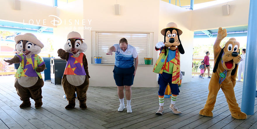 ディズニー・ルックアウト・ケイのエンターテイメント「ディズニー・ファン・イン・ザ・サン・ビーチバッシュ」グーフィー、プルート、チップ&デール(その7)